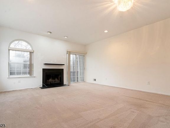 4th image of 1088 Oakcroft Ln