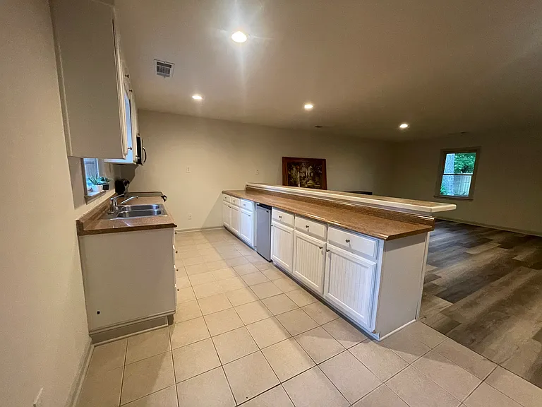 218 Colonial Hills Rd #B — Photo 8