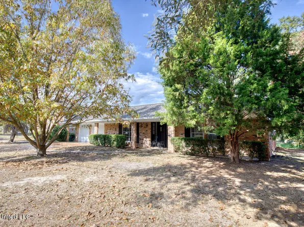 3825 Riverwood Dr, Moss Point, MS 39563