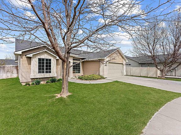 3rd image of 3923 Chatham Ct