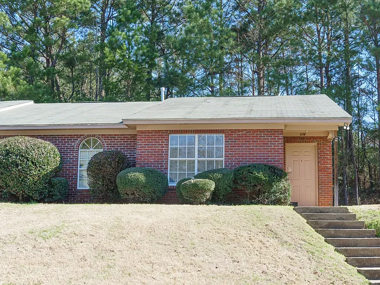 1170 Northwood Dr — Photo 1