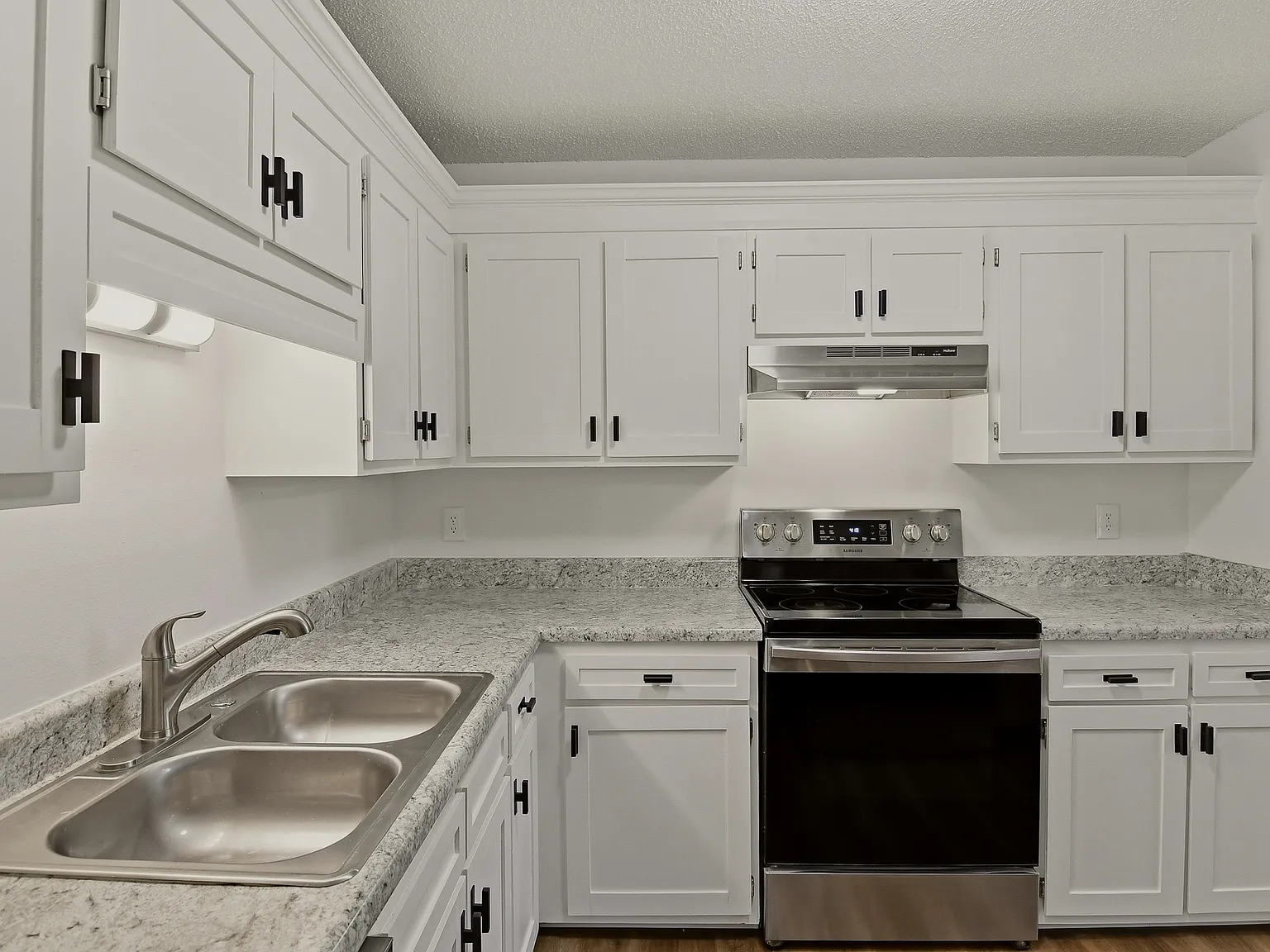 2 bed, 931 sqft, $1,350 — Photo 4