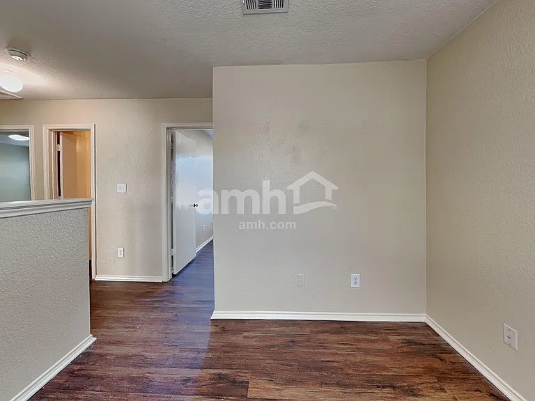 115 Karrie Dr — Photo 9