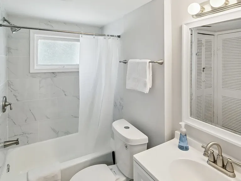 618 S Stewart Ave — Photo 25