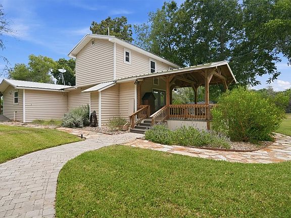 2nd image of 124 Lakepark Cir