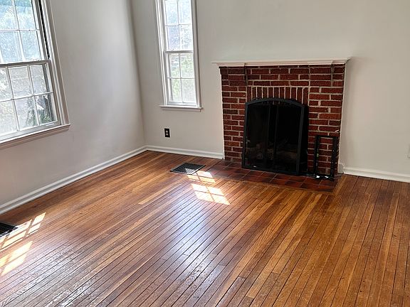 2nd image of 26 E Royal Forest Blvd