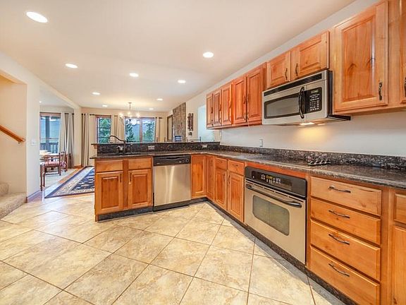 3rd image of 1296 Forest Hills Dr