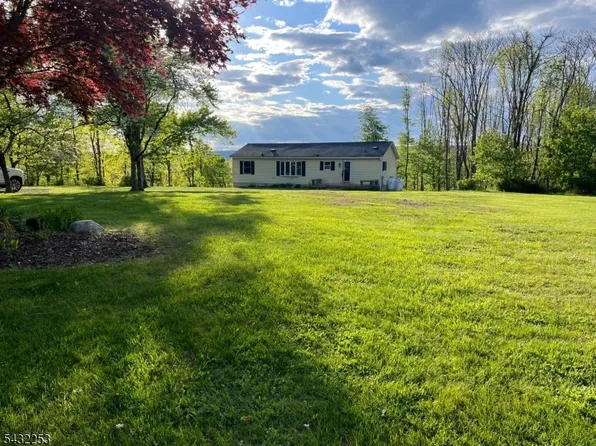 31 Countryside Rd, Columbia, NJ 07832