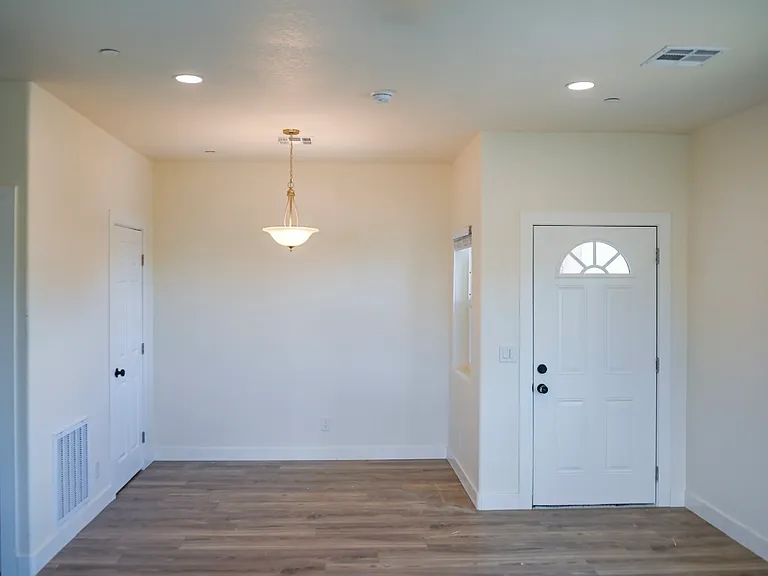 1306 E Purdue Ave — Photo 2