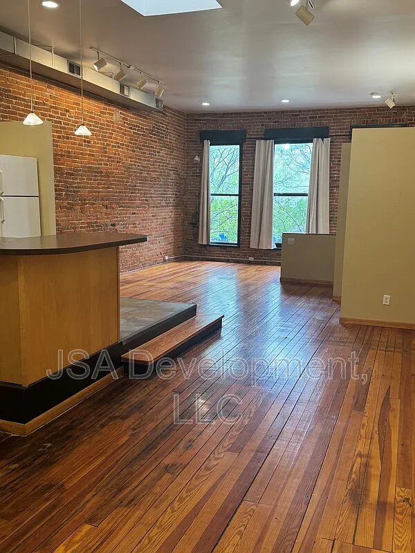 Studio, 1.0 bath, 700 sqft, $785 — Photo 1