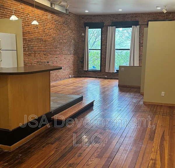 220-224 E 4th St #204 — Photo 1