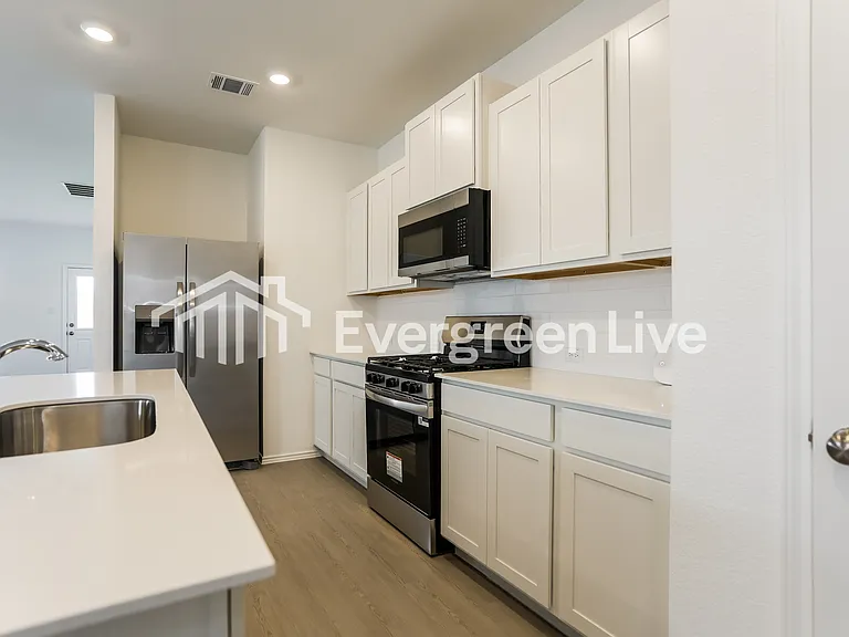 1410 Roaming Oak Bnd — Photo 4