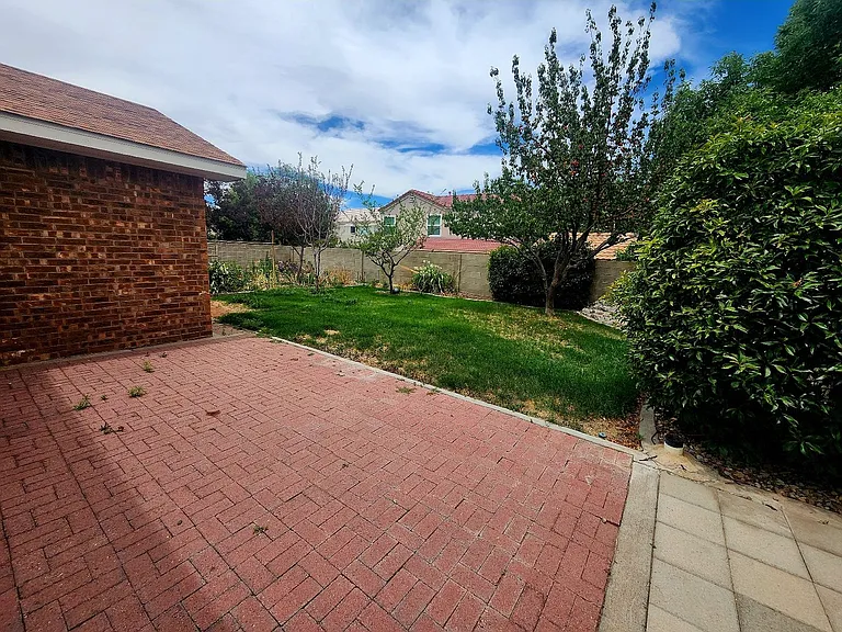 915 Tony Sanchez Dr SE — Photo 1