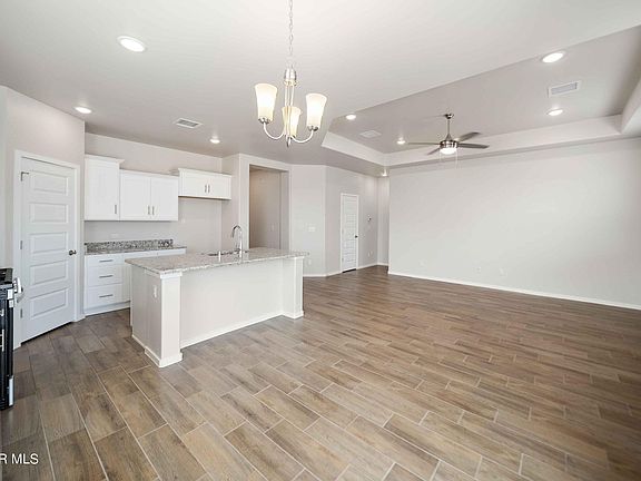 5th image of 13167 Emerald Hills Ave