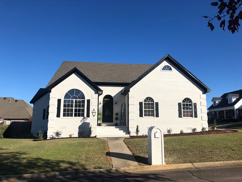 1st image of 140 Belle Meade Dr