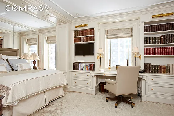 Sold by Compass | media 21