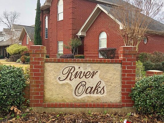 3rd image of 2702 River Oaks Dr