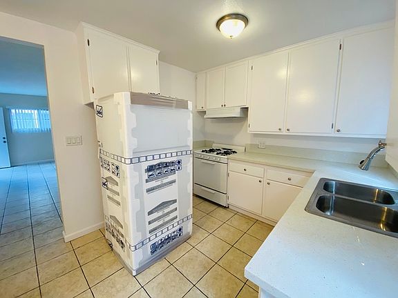 5th image of 12119 Hart St