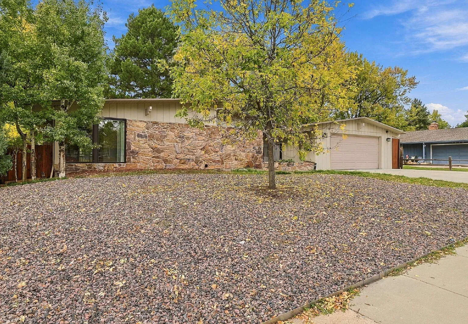 4 bed, 3.0 bath, 2589 sqft, $2,705 — Photo 3