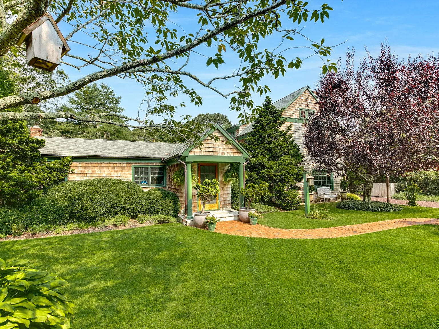 Lovely Home In East Hampton — Photo 2