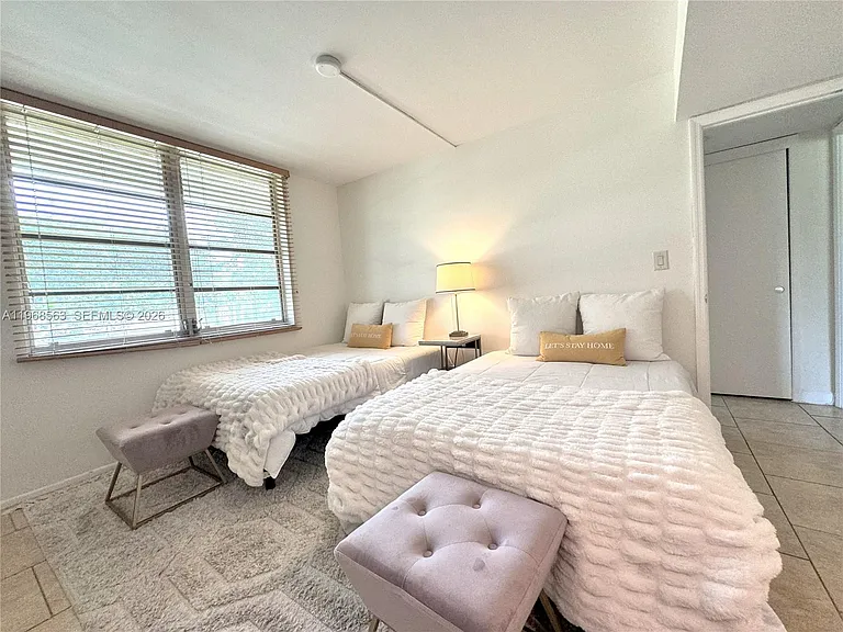 901 W Cypress Ln #201 — Photo 29