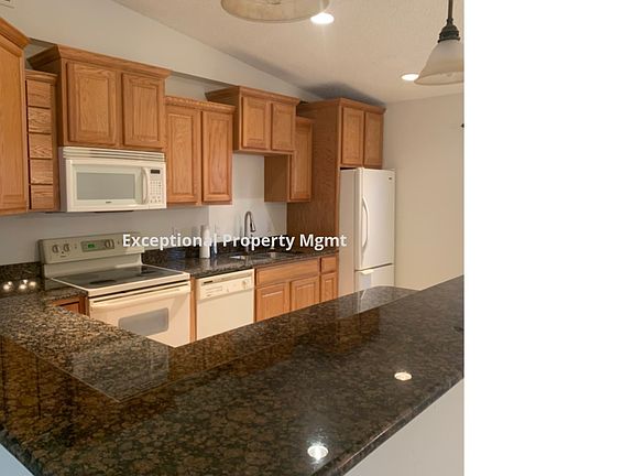 5th image of 3235 SW 1st Ave