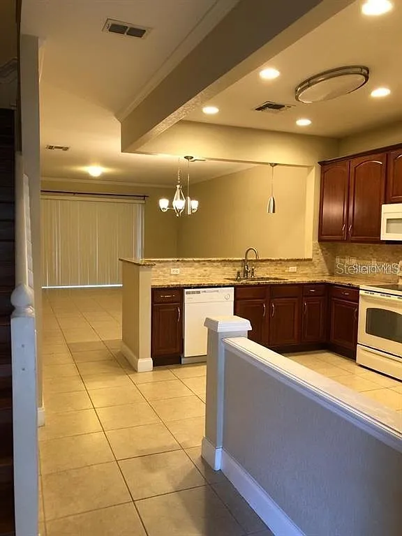 3 bed, 2.5 bath, 1682 sqft, $2,450 — Photo 3