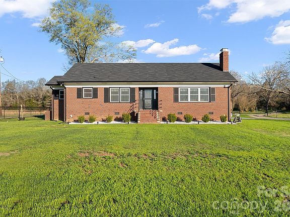 2nd image of 871 Saluda Rd