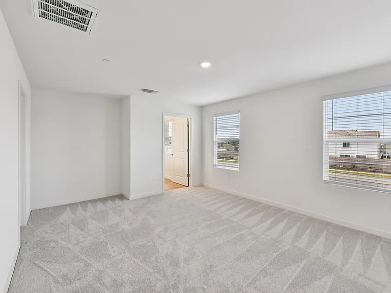2124 Heavenly St — Photo 6