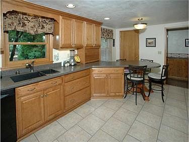 2nd image of 576 Carroll Dr