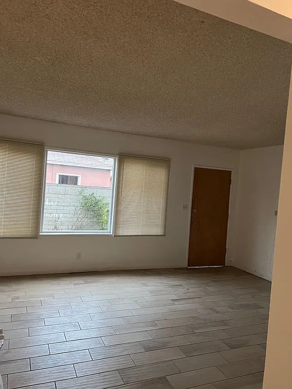 2 bed, 1.0 bath, 946 sqft, $2,700 — Photo 3
