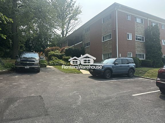2nd image of 521 Epsom Rd APT 2C