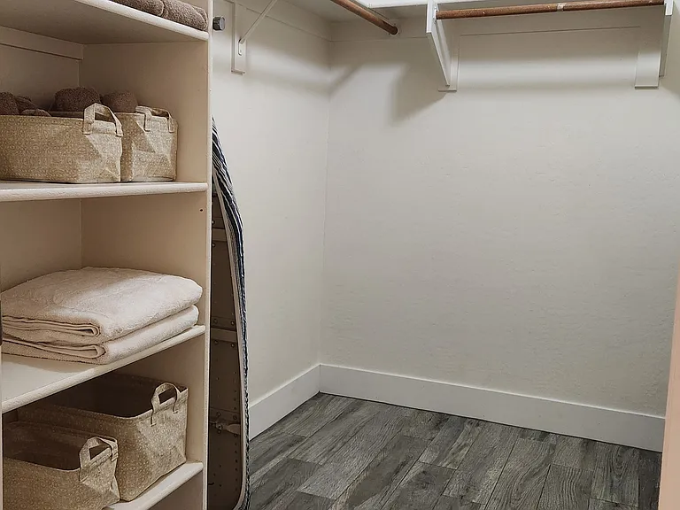 9210 W Serrano St — Photo 15