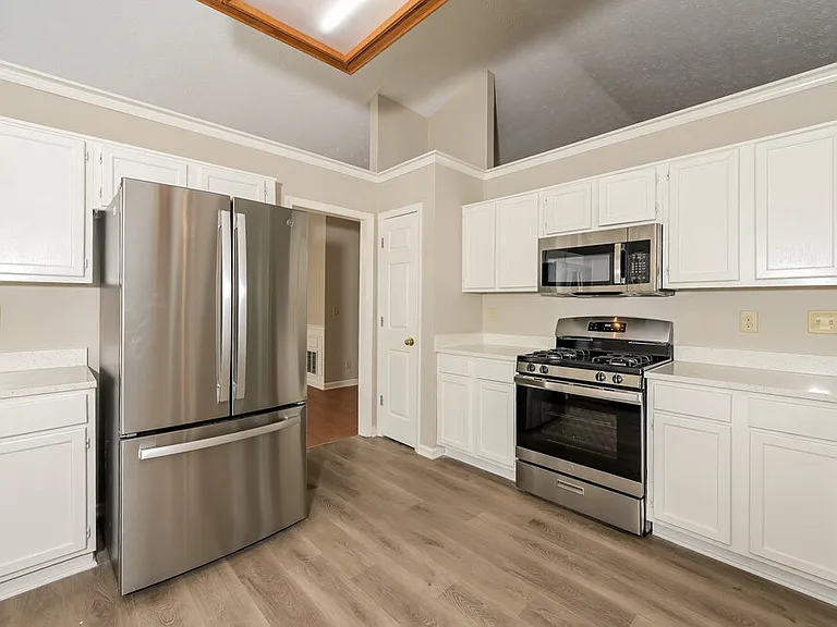 750 Paris Dr — Photo 8