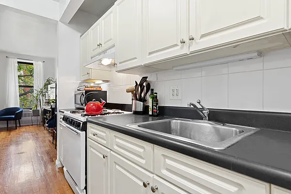 Rented by Cooper & Cooper Real Estate | media 8