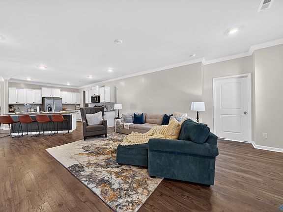 3rd image of 122 Barn Trail Way