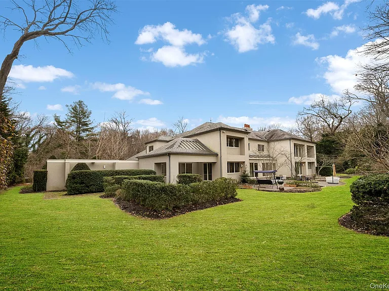 121 Piping Rock Rd — Photo 14
