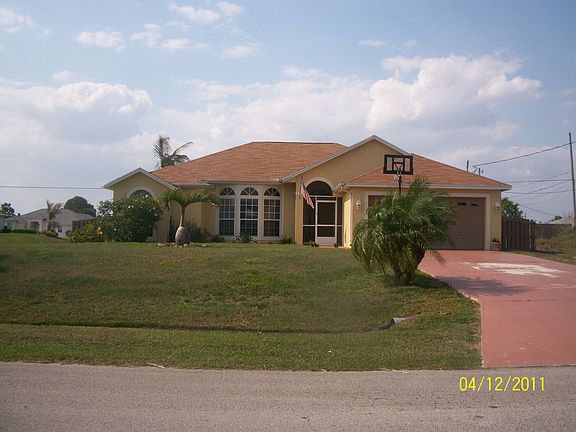 2nd image of 425 SW Fifer Ave