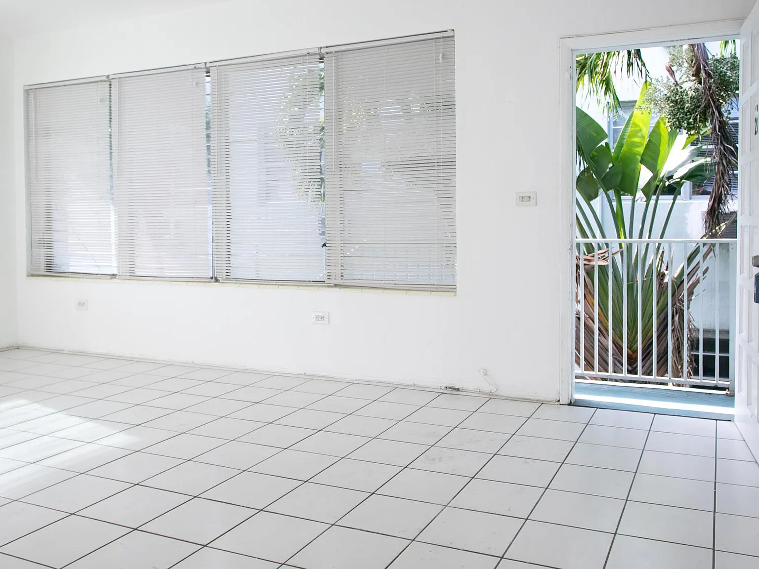 Collins Ave, Surfside — Photo 2
