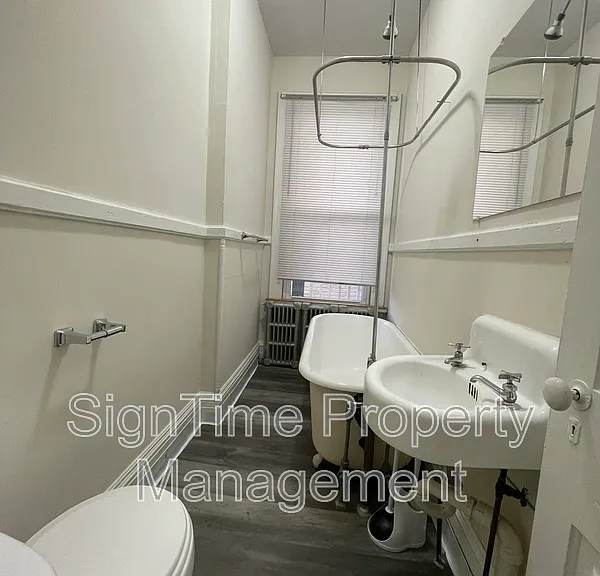 222 Summit Ave #2R — Photo 2