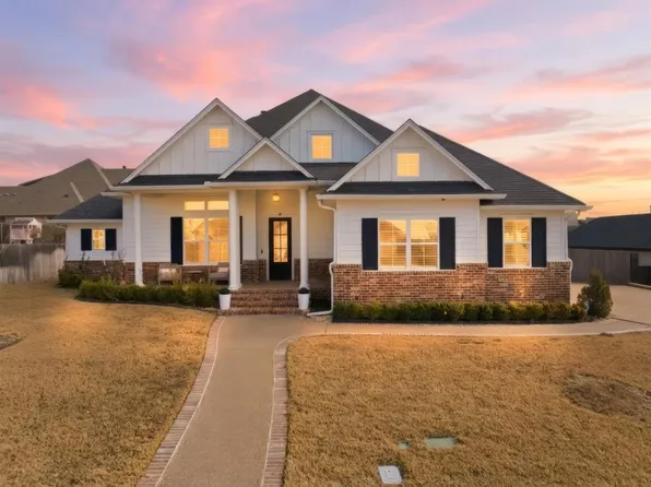 16022 Sorrento Dr, Woodway, TX 76712