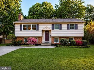 2003 Rampart Dr, Alexandria, VA 22308