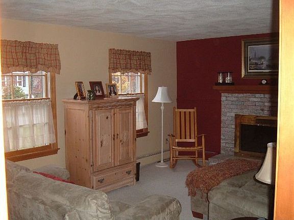 3rd image of 14 Glenwood Cir