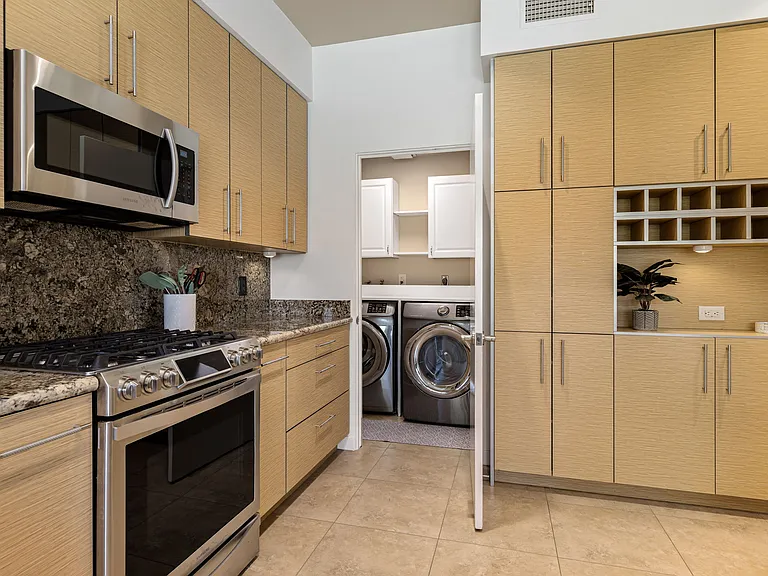 521 Desert West Dr — Photo 22