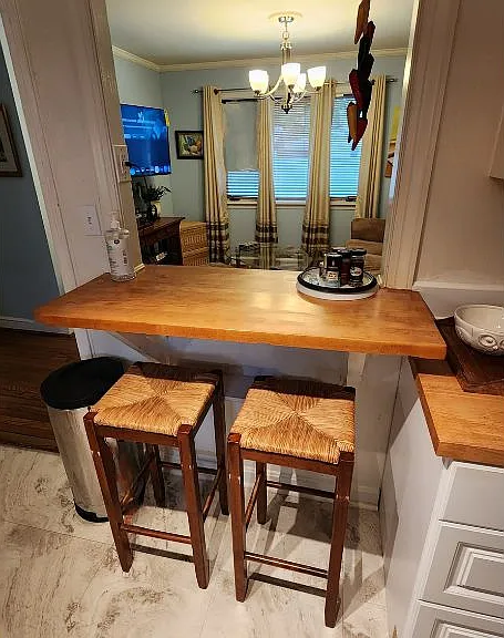 Eat-in kitchen great for entertaining and watching TV.
