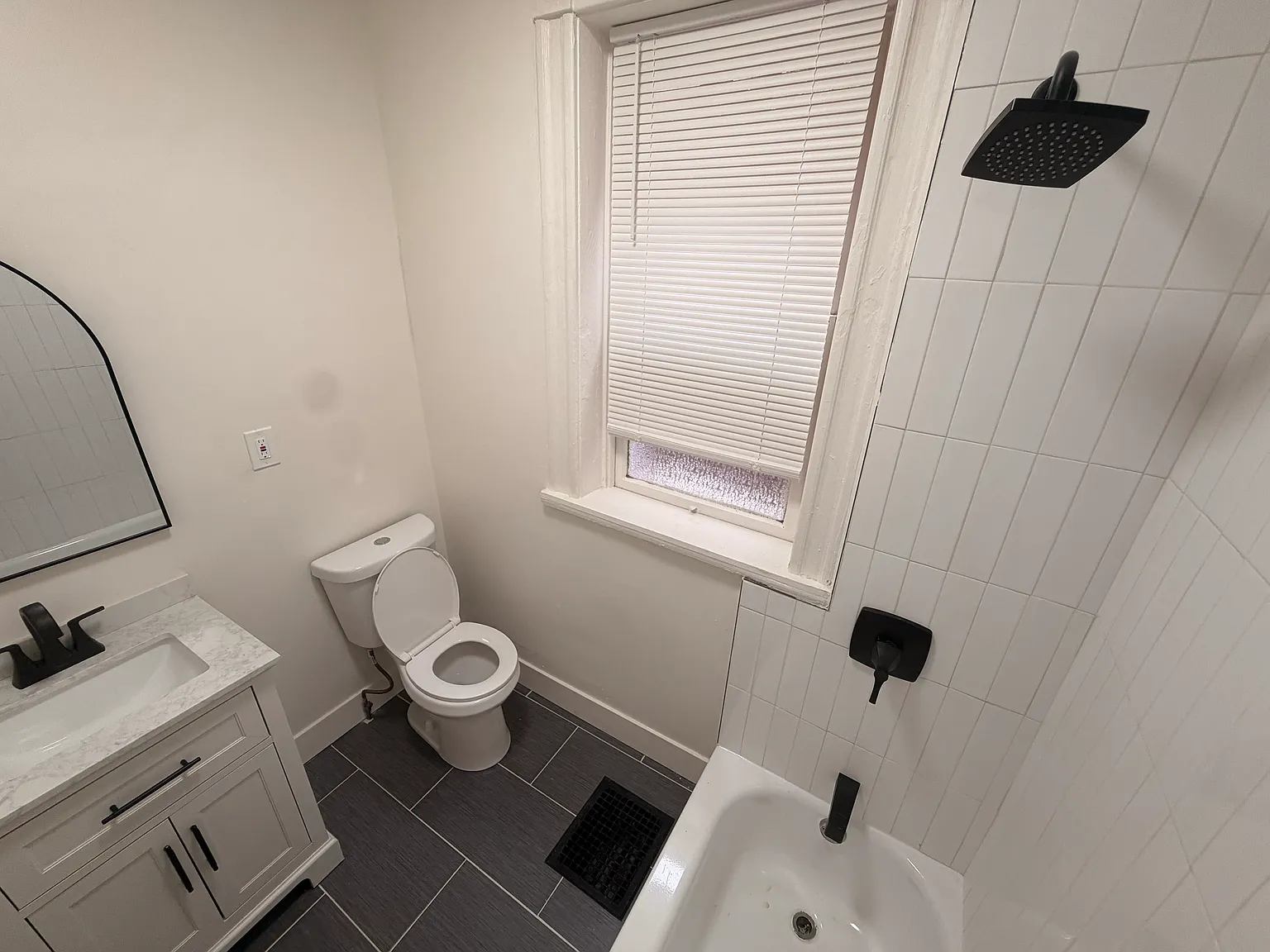 3 bed, 1056 sqft, $1,395 — Photo 2