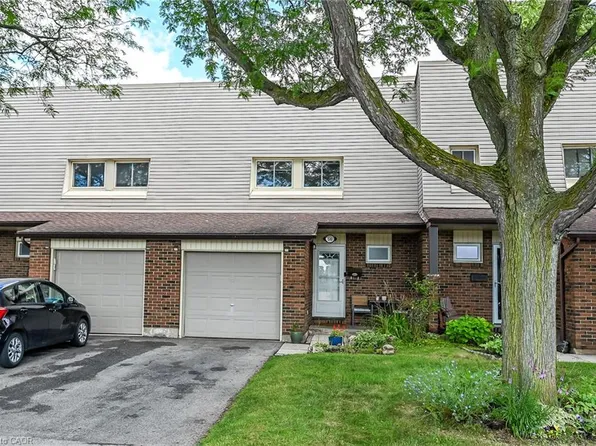 30 Regent Ave #56, Hamilton, ON L9B 1B3