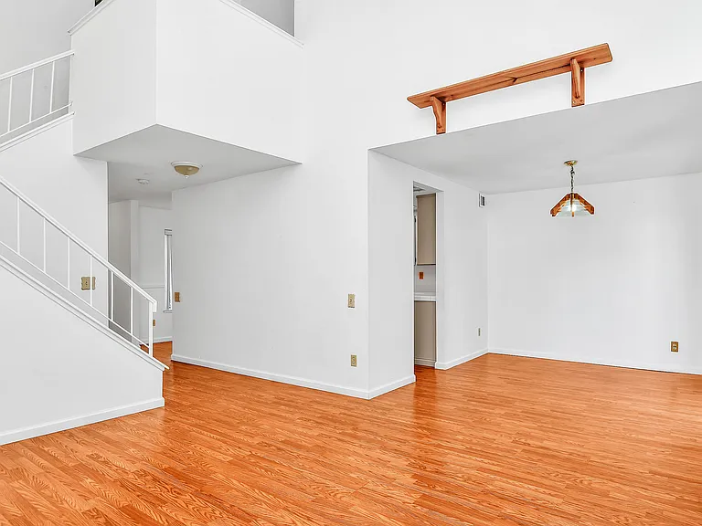 291 S Wildwood — Photo 11