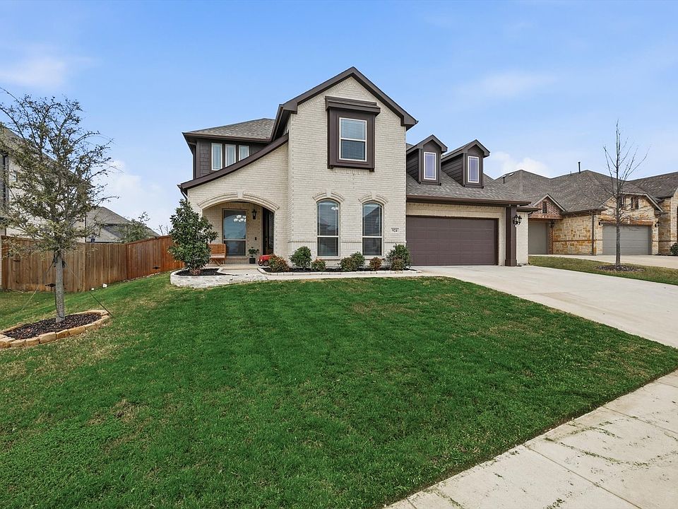 1st image of 924 Timber Ridge Dr