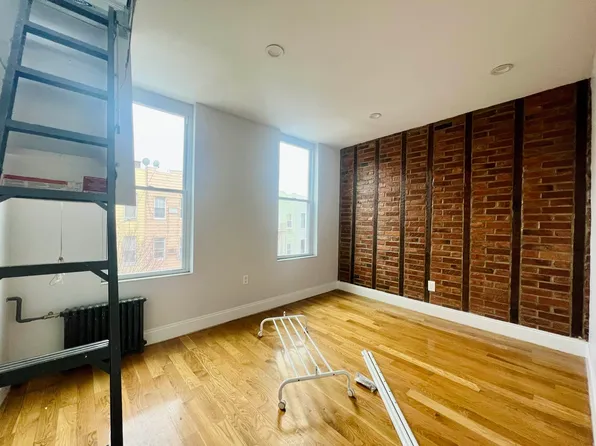 197 Nassau Avenue image 8 of 14